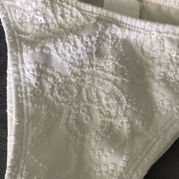 Brazilian bikini - Picture 3 of 9